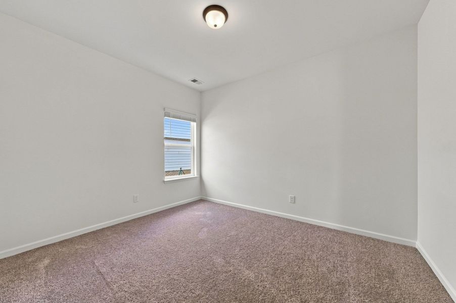 Spacious, unfurnished interior of a new home in The Oaks, Clarksville (Image 20).