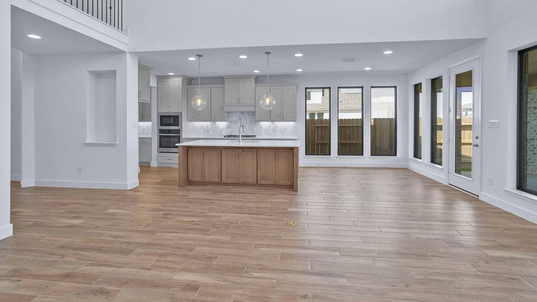 Spacious, unfurnished interior of a new home in Everly, Tomball (Image 11).
