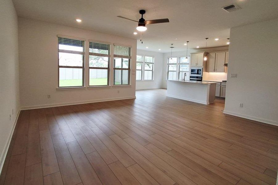 Spacious, unfurnished interior of a new home in Wolf Ranch, Georgetown (Image 16).