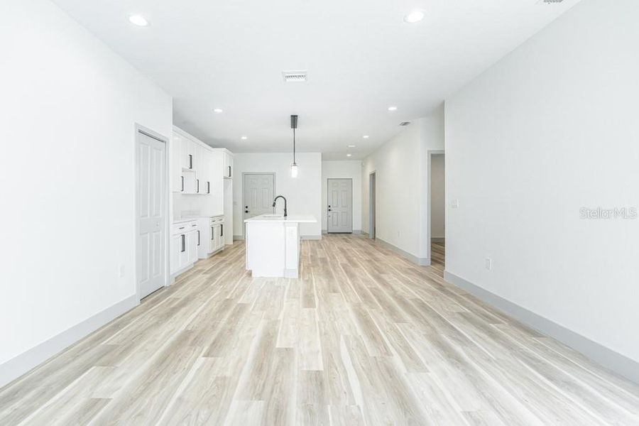 Spacious, unfurnished interior of a new home in , Apopka (Image 23).