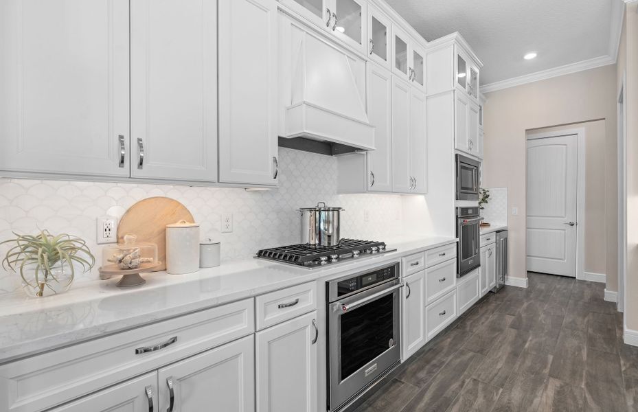 Representative furnished interior of a home built from the Renown by Del Webb in Del Webb Lakehaven, Clermont (Image 14).