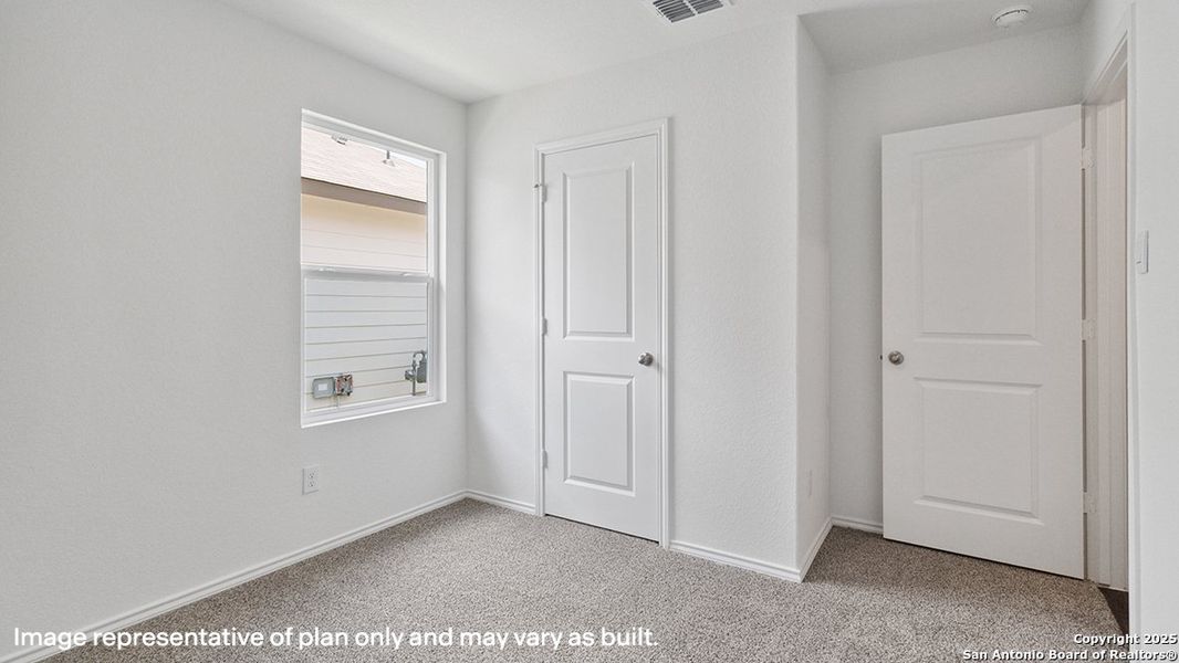 Spacious, unfurnished interior of a new home in Lucero, San Antonio (Image 22).
