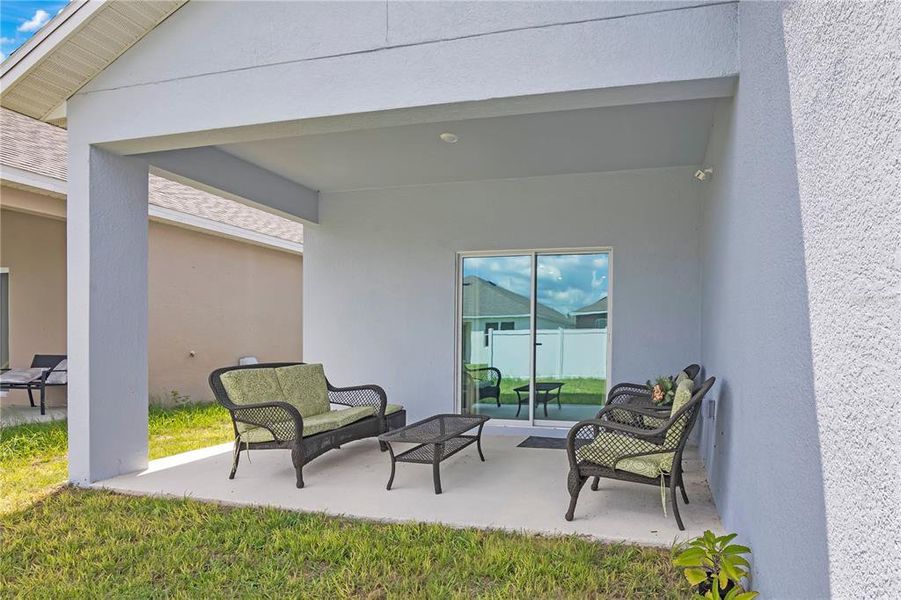 Exterior details and patio area of a home in Cypress Park Estates, Haines City (Image 4).
