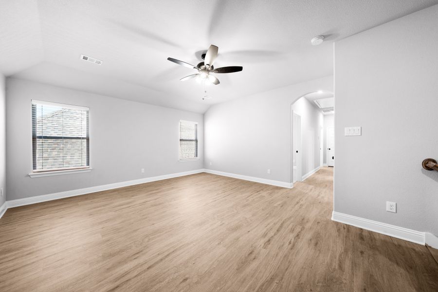 Spacious, unfurnished interior of a new home in Summerwood, Red Oak (Image 33).