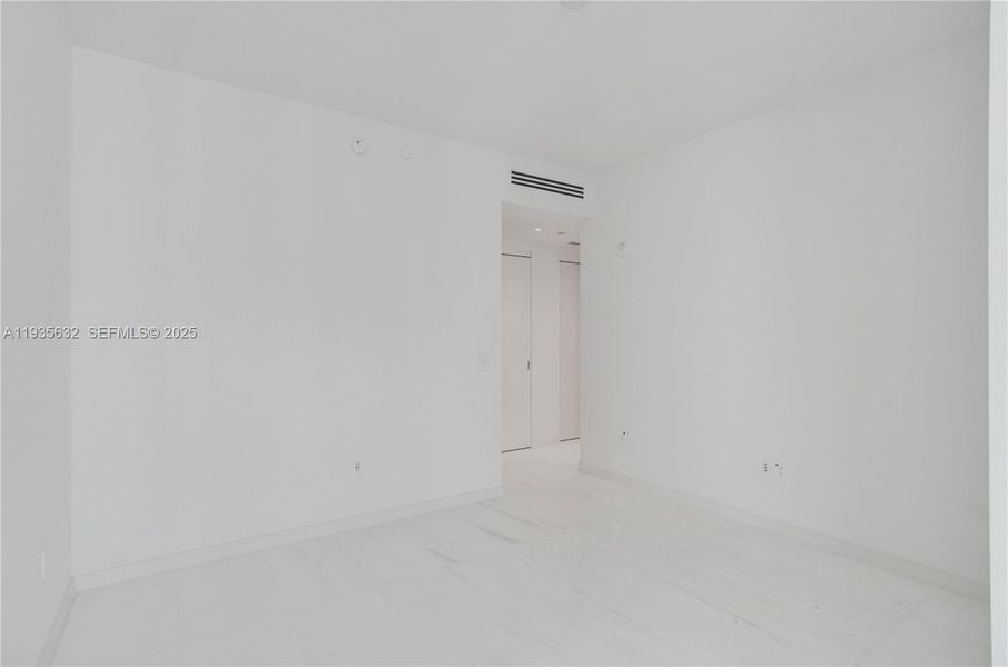 Spacious, unfurnished interior of a new home in , Miami (Image 36).