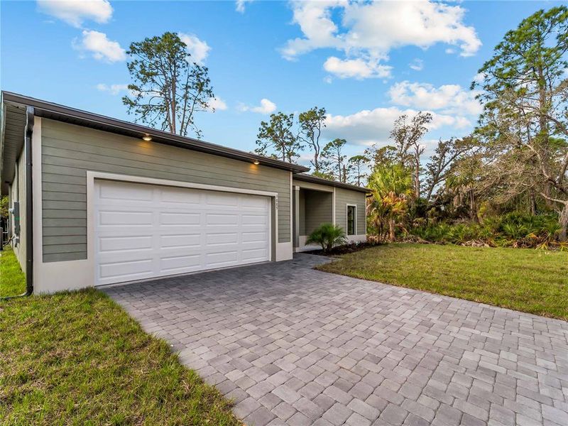 Exterior details and patio area of a home in , North Port (Image 28).