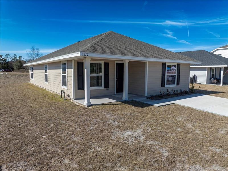 Exterior details and patio area of a home in Rolling Hills, Bell (Image 21).