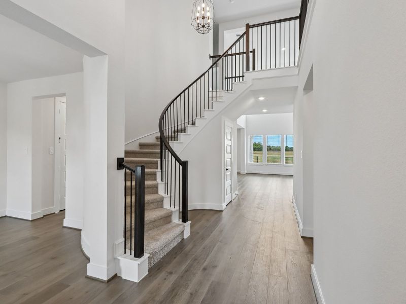 Spacious, unfurnished interior of a new home in Kingdom Heights, Rosenberg (Image 14).