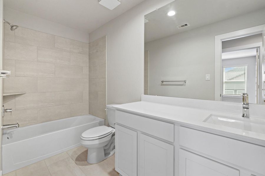 Furnished interior view inside a new home in Briarwood Crossing, Rosenberg (Image 8). Furnished interior view inside a new home in Briarwood Crossing, Rosenberg (Image 8).