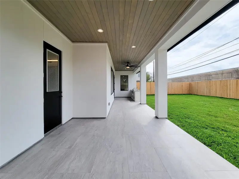 Porch with outdoor kitchen