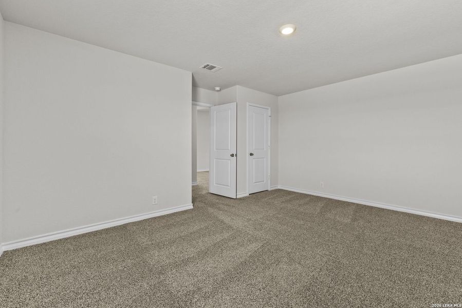 Spacious, unfurnished interior of a new home in Redbird Ranch, San Antonio (Image 15).