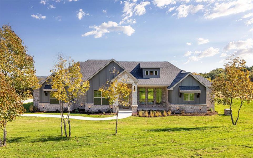 Craftsman inspired home featuring a front yard