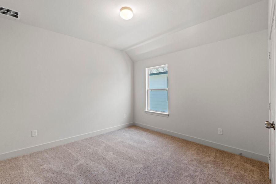 Spacious, unfurnished interior of a new home in Parmer Ranch, Georgetown (Image 27).