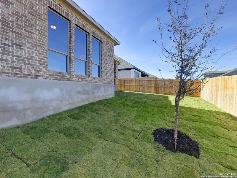 Exterior details and patio area of a home in Ladera 45', San Antonio (Image 3).