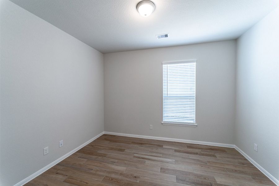 Spacious, unfurnished interior of a new home in Canterra Creek, Rosharon (Image 19).