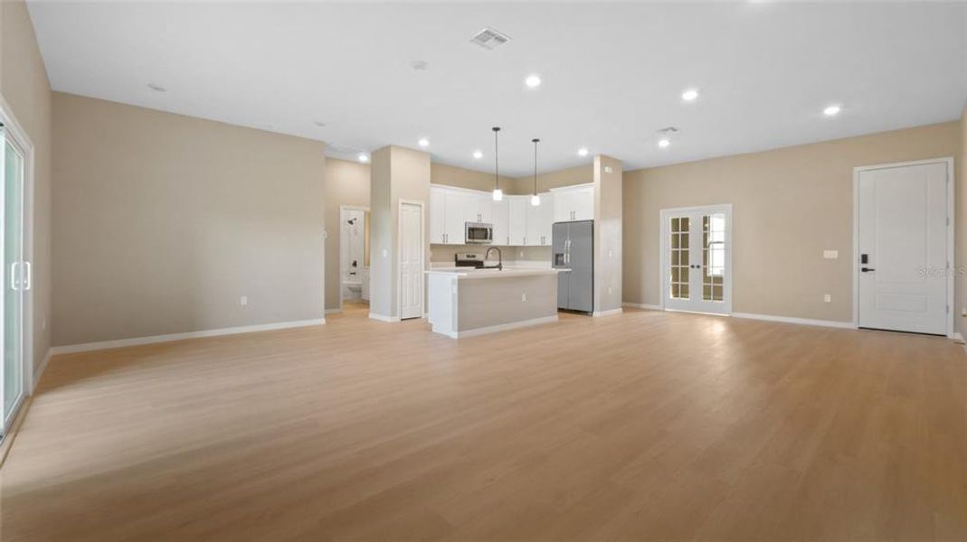 Spacious, unfurnished interior of a new home in , Port Charlotte (Image 14).