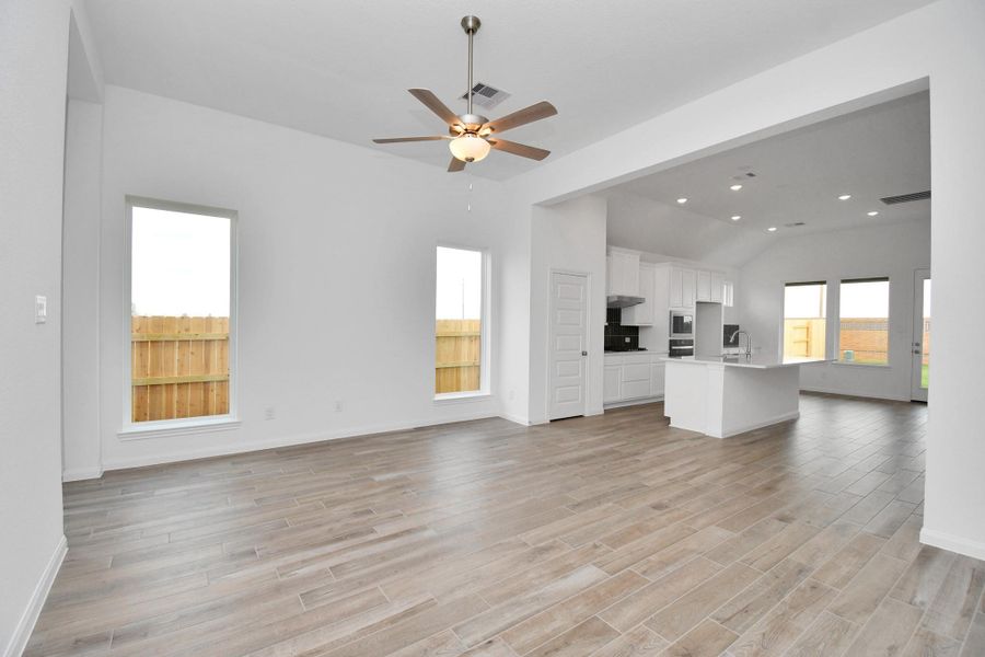 Spacious, unfurnished interior of a new home in Elyson, Katy (Image 33).