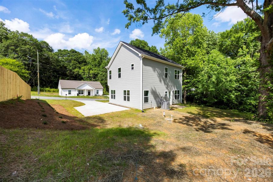 Exterior details and patio area of a home in , Gastonia (Image 3).