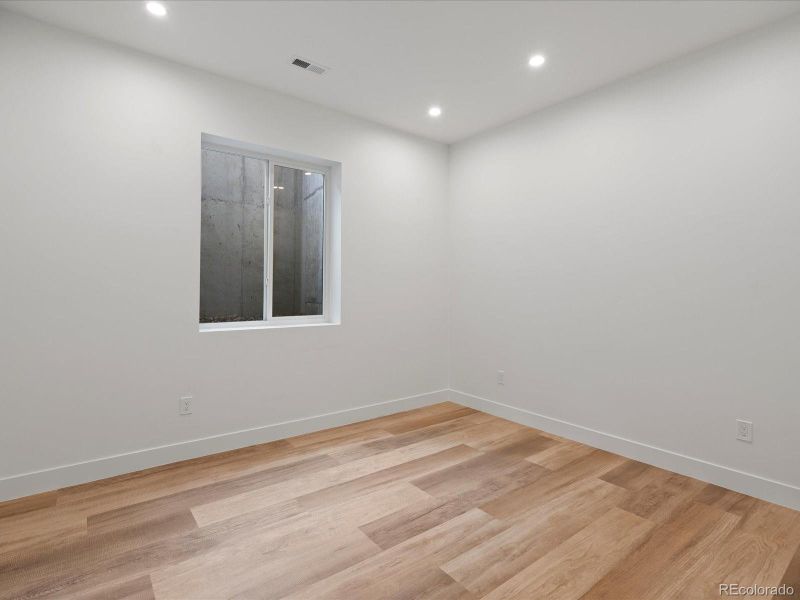 Spacious, unfurnished interior of a new home in , Denver (Image 20).