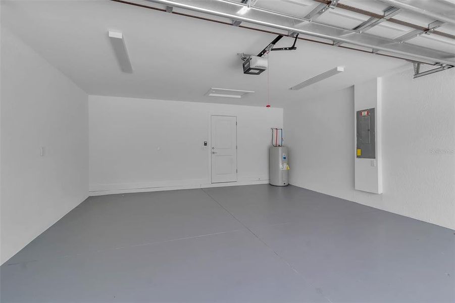 Spacious, unfurnished interior of a new home in , Punta Gorda (Image 34).