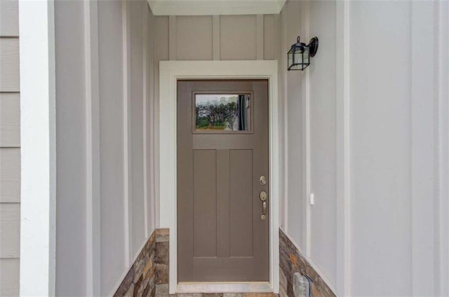 Exterior details and patio area of a home in , Lula (Image 2).