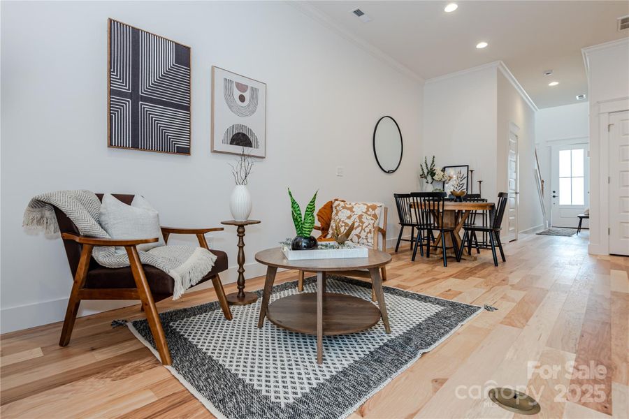 Model (Photo Similar) Model (Photo Similar)