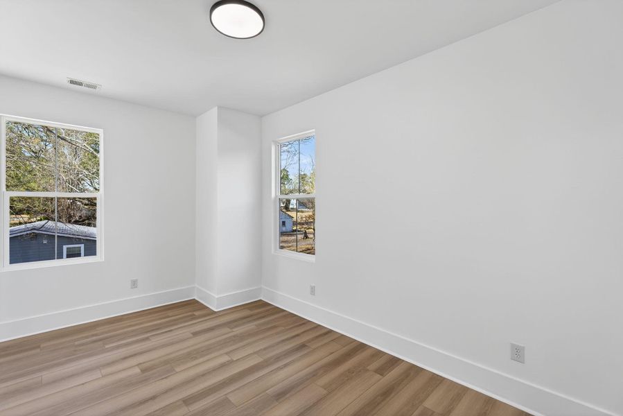 Spacious, unfurnished interior of a new home in , Summerville (Image 21).