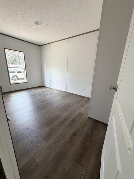 Spacious, unfurnished interior of a new home in , Walterboro (Image 8).