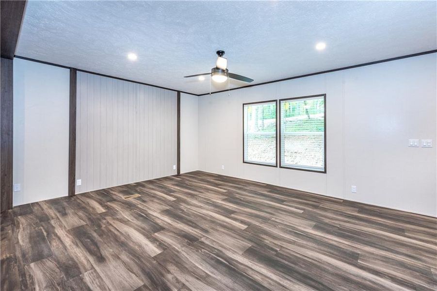 Spacious, unfurnished interior of a new home in , Jasper (Image 23).