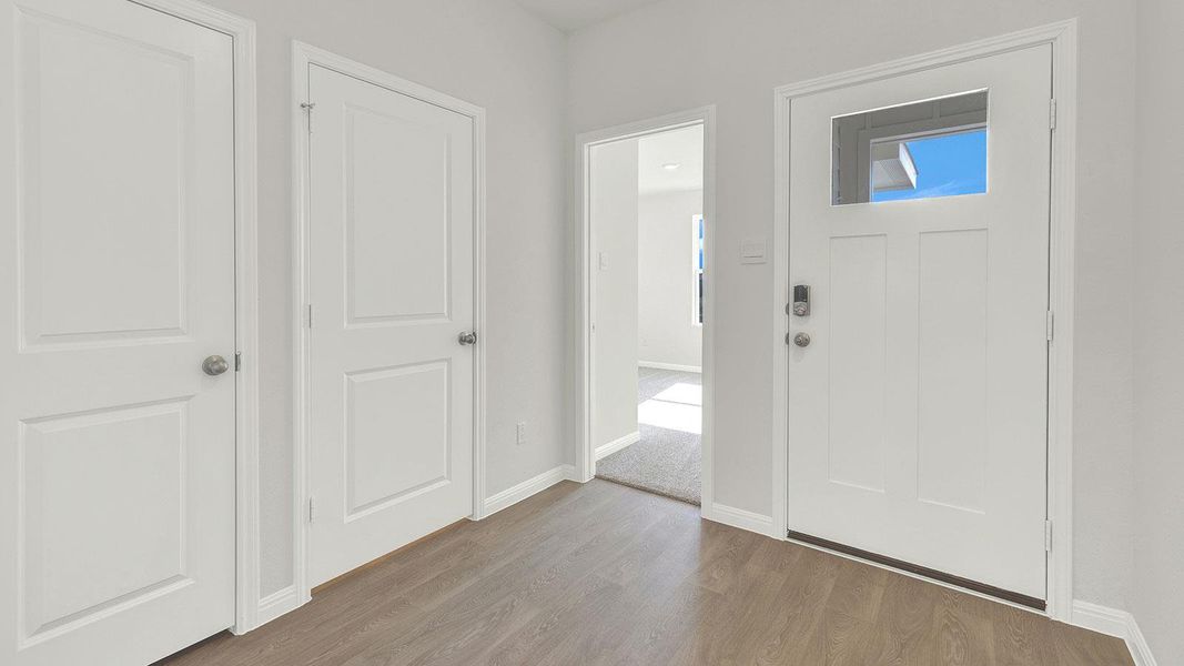 Spacious, unfurnished interior of a new home in Paramount, Kyle (Image 13).