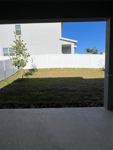 Exterior details and patio area of a home in Hills of Minneola, Minneola (Image 3).