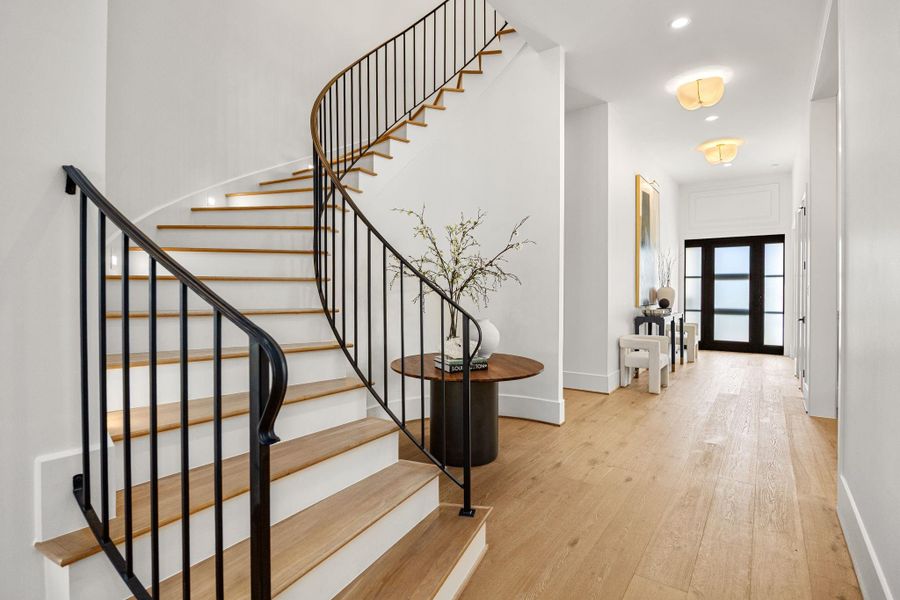 Gorgeous winding staircase w/ decor space Gorgeous winding staircase w/ decor space