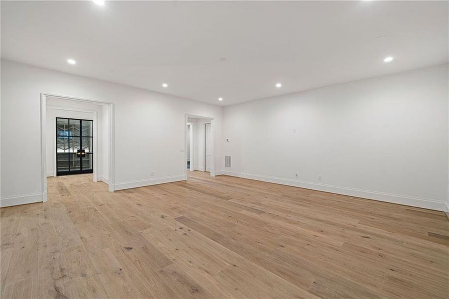 Spacious, unfurnished interior of a new home in , Atlanta (Image 19).