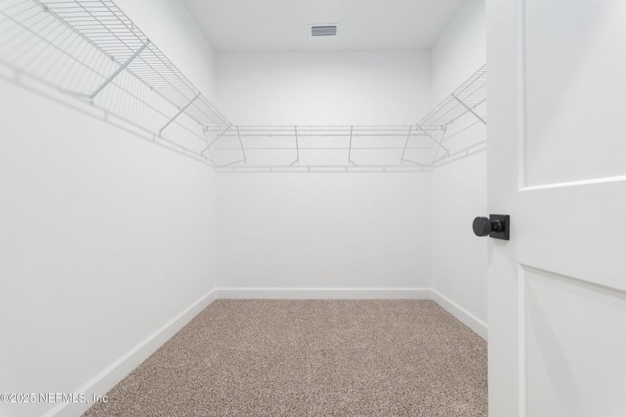 Spacious, unfurnished interior of a new home in , Melrose (Image 19).