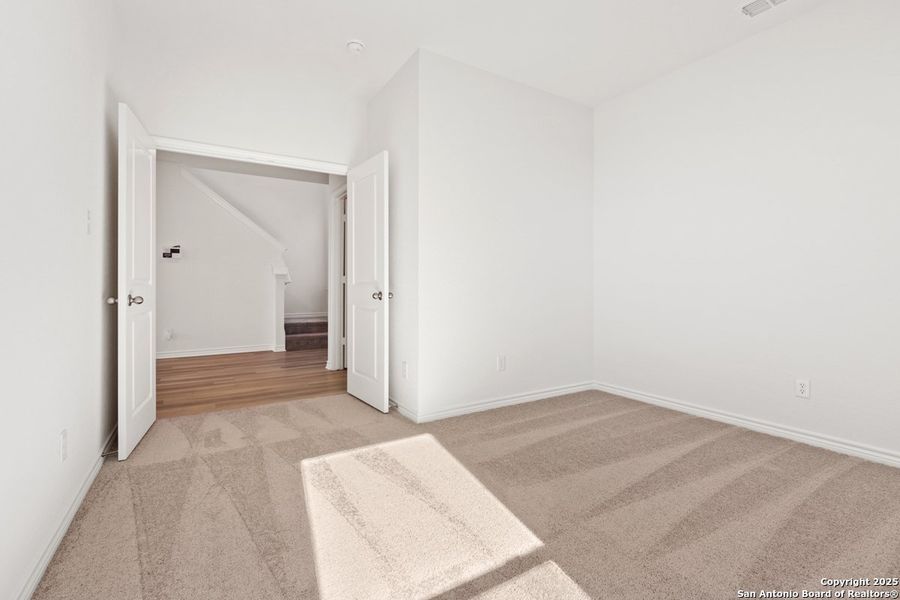 Spacious, unfurnished interior of a new home in Woodside Farms, Seguin (Image 7).