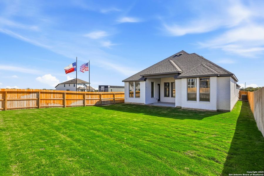 Exterior details and patio area of a home in Haby Hill 50s, San Antonio (Image 4). Exterior details and patio area of a home in Haby Hill 50s, San Antonio (Image 4).