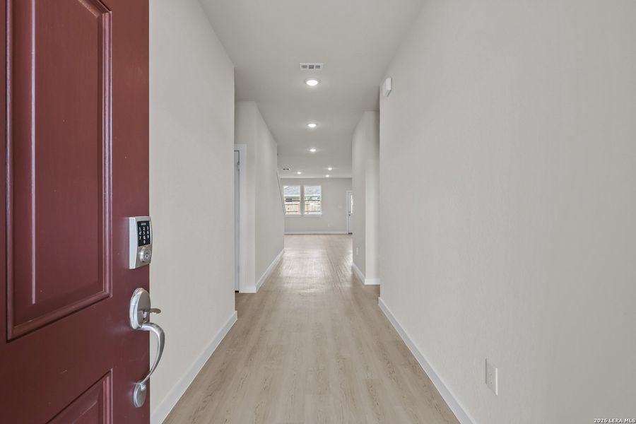 Spacious, unfurnished interior of a new home in Cinco Lakes, San Antonio (Image 29). Spacious, unfurnished interior of a new home in Cinco Lakes, San Antonio (Image 29).