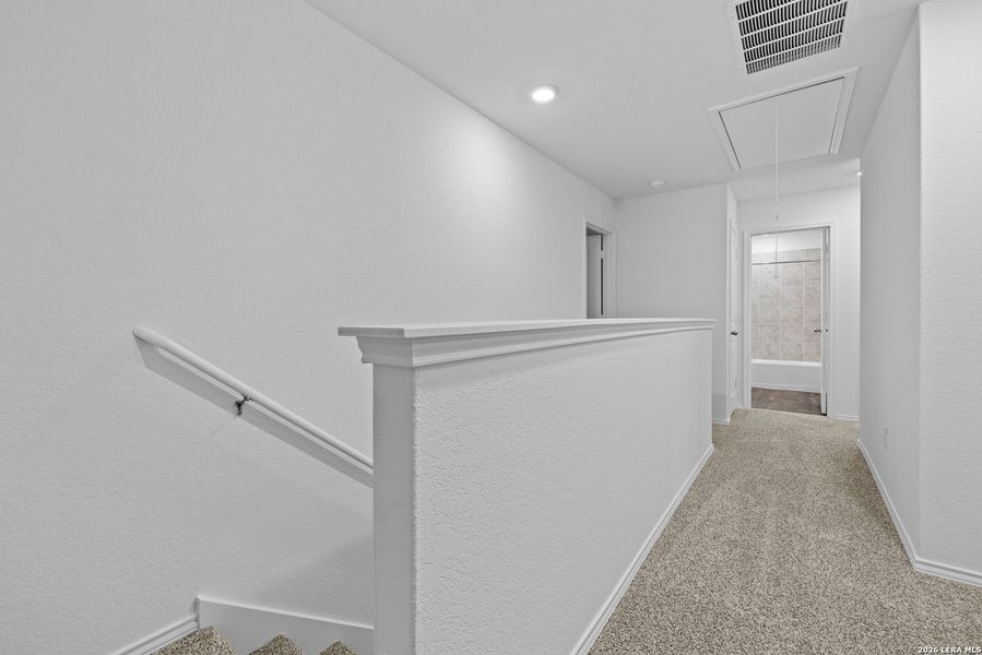 Spacious, unfurnished interior of a new home in Avenida, Converse (Image 16).