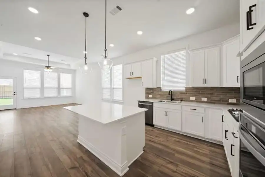 MODEL HOME images may NOT be consistent with the finished product. MODEL HOME images may NOT be consistent with the finished product.