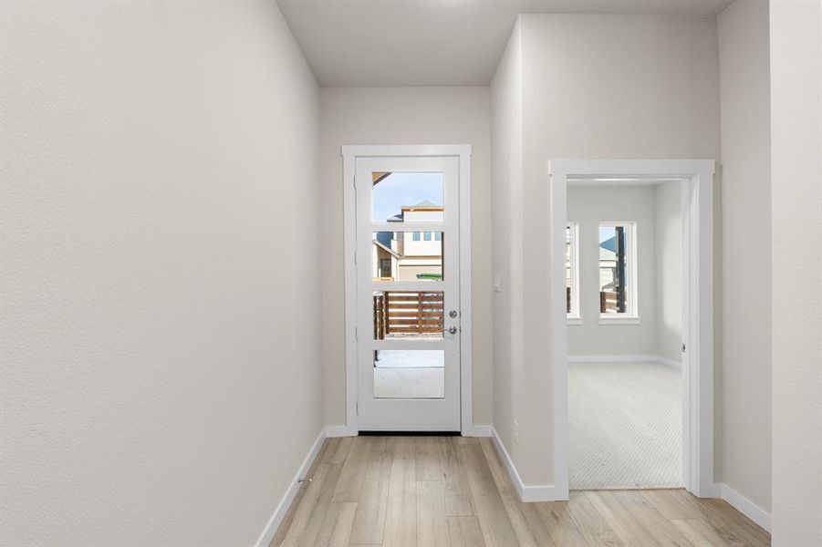 3_04. 1707 Morningside - Entry