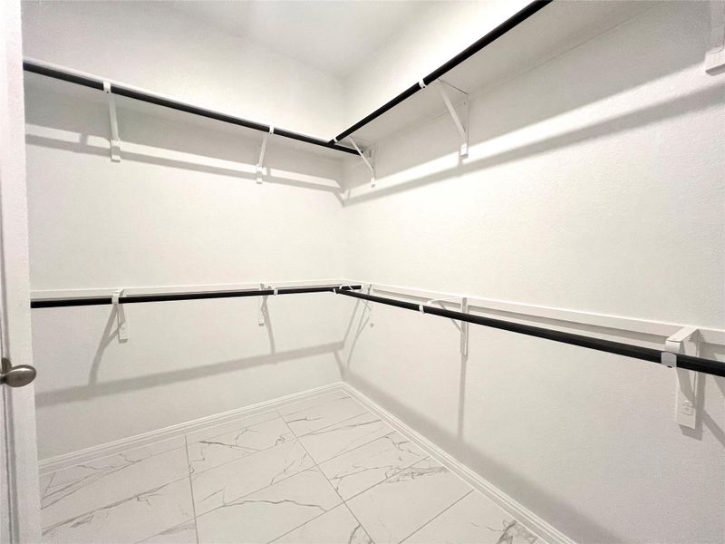 Spacious, unfurnished interior of a new home in Porter Country, Buda (Image 15).