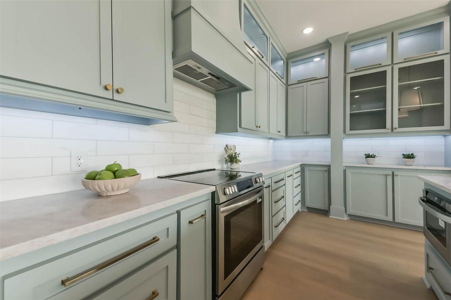 Furnished interior view inside a new home in , Galveston (Image 15).