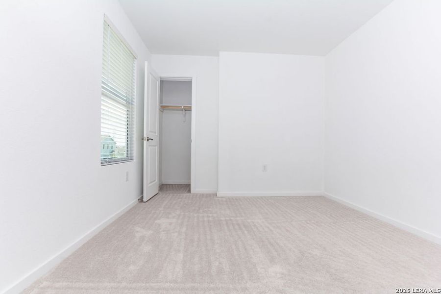 Spacious, unfurnished interior of a new home in Somerset Meadows, San Antonio (Image 31).