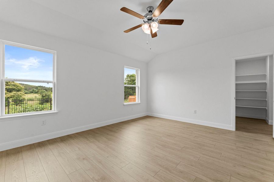 Spacious, unfurnished interior of a new home in Riverview, Georgetown (Image 24).