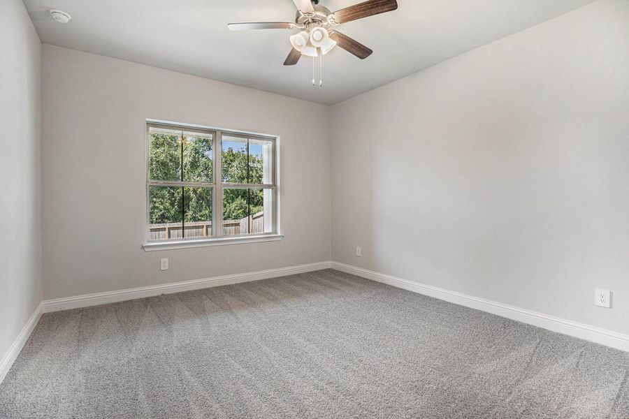 Spacious, unfurnished interior of a new home in Bayou Maison, Dickinson (Image 4).