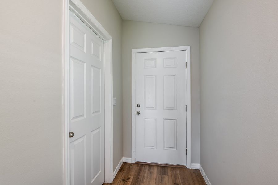 Spacious, unfurnished interior of a new home in Scenic Terrace, Haines City (Image 20).