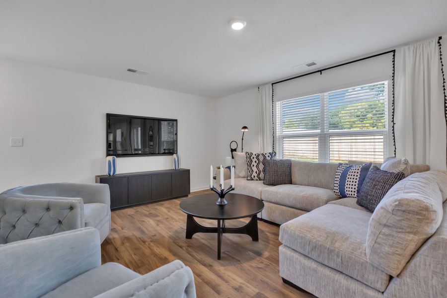 Representative furnished interior of a home built from the Penwell by D.R. Horton in Creekside Ridge, Dandridge (Image 10).