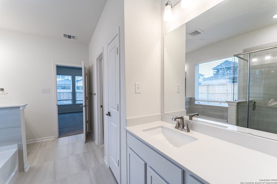Furnished interior view inside a new home in Homestead, Schertz (Image 2).