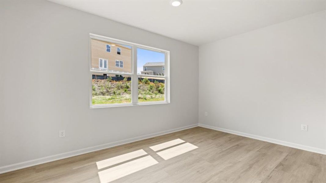 Spacious, unfurnished interior of a new home in Oaks at Cedar Grove, Fairburn (Image 18).