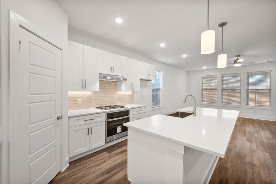 Furnished interior view inside a new home in Heritage Towne, Midlothian (Image 16).